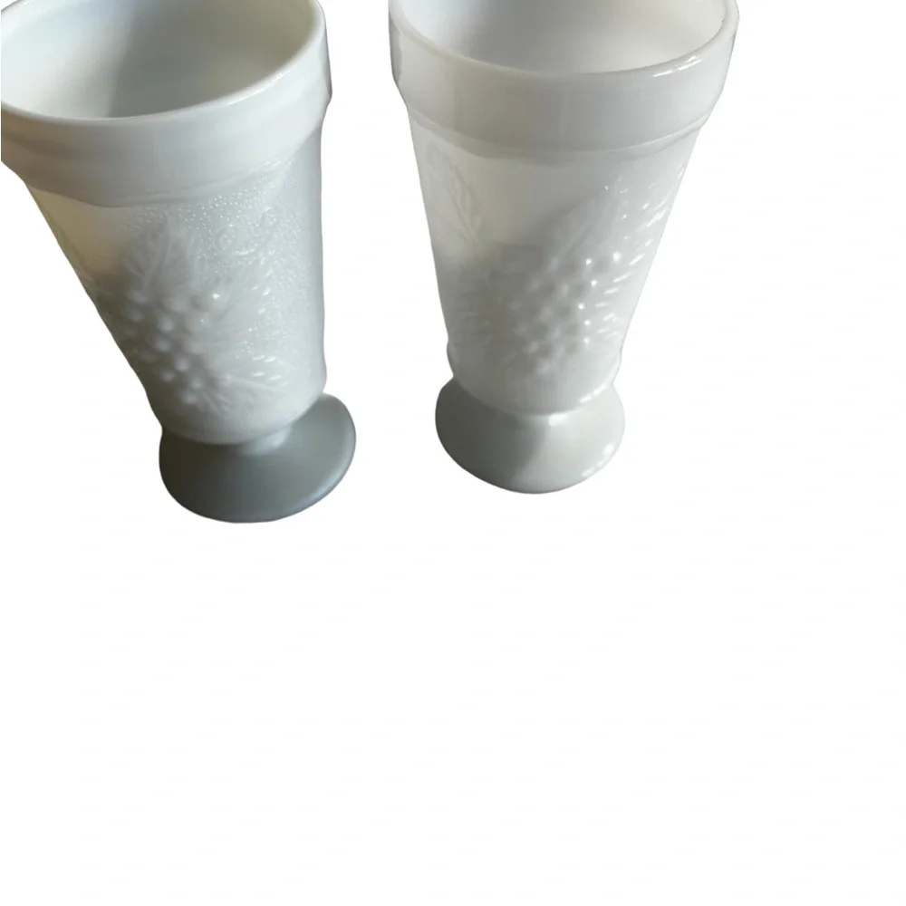 TWO VINTAGE WHITE MILK GLASS GRAPEVINE  PEDESTAL BASE - Picture 6 of 12